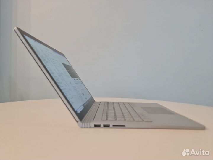 Microsoft Surface Book I (13.5