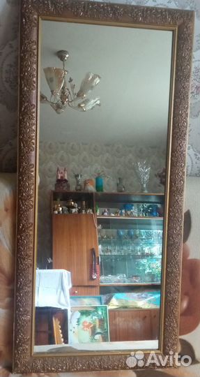 Зеркало в резной раме