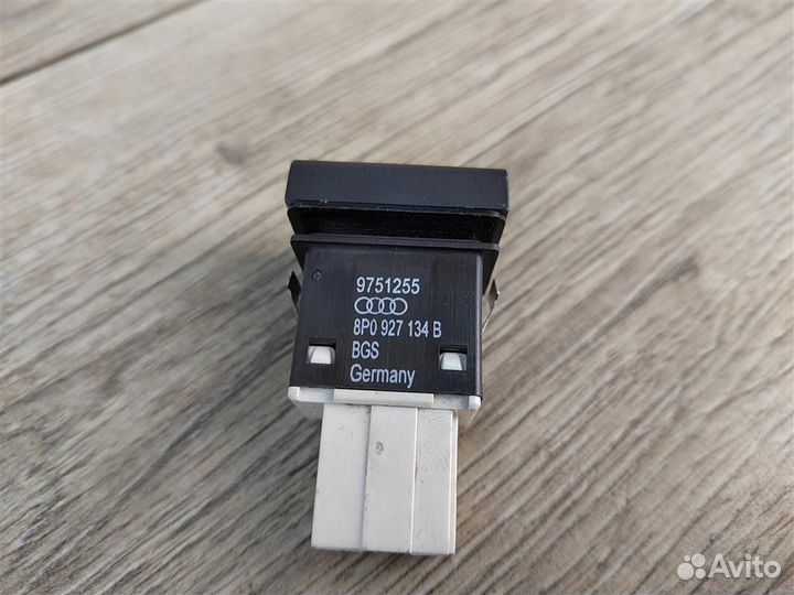 Кнопка антипробуксовочной системы audi A3 8P