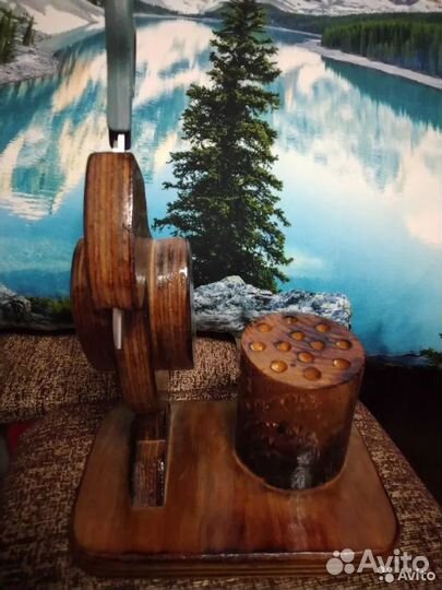 Канцелярская подставка (из дерева)