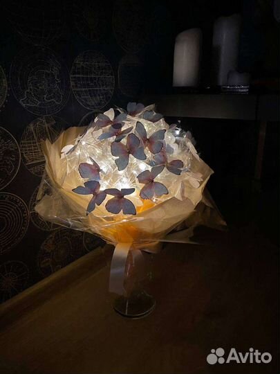 Светящийся букет из бабочек