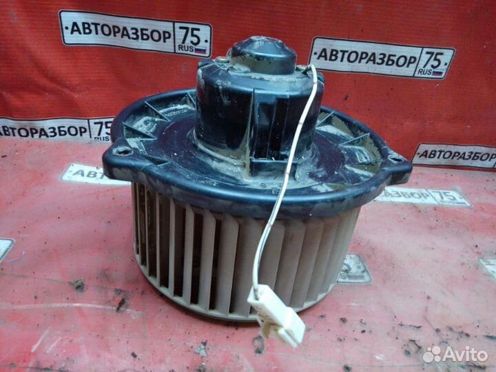 Мотор печки задний Toyota Ipsum ACM21W 2azfe