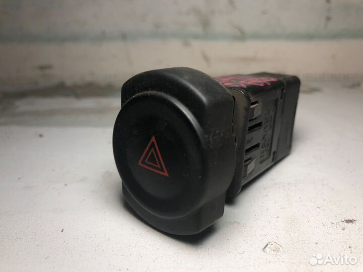 Кнопка аварийки Renault Logan / Sandero