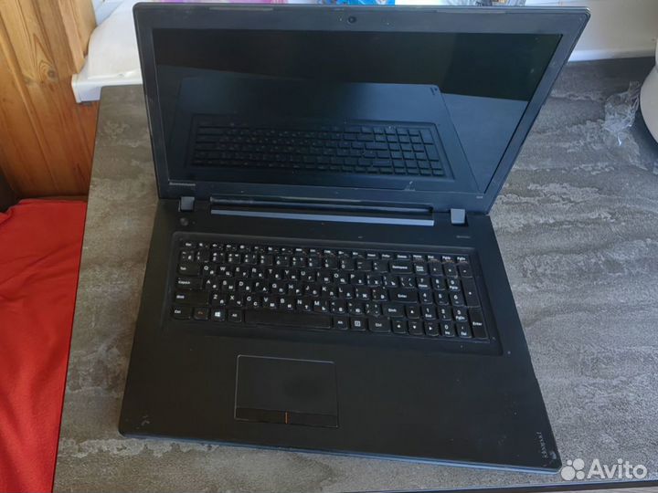 Lenovo 300-17 isk