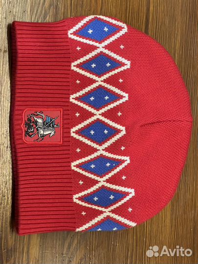 Зимняя вязаная шапка