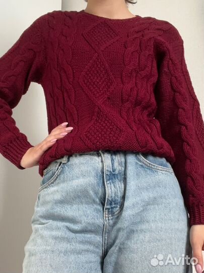 Бордовый свитер женский