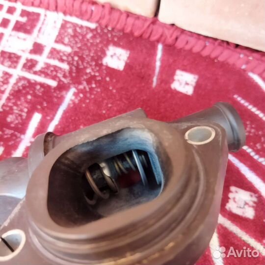 Термостат VW passat B6 (2.0 FSI) двигатель BVY