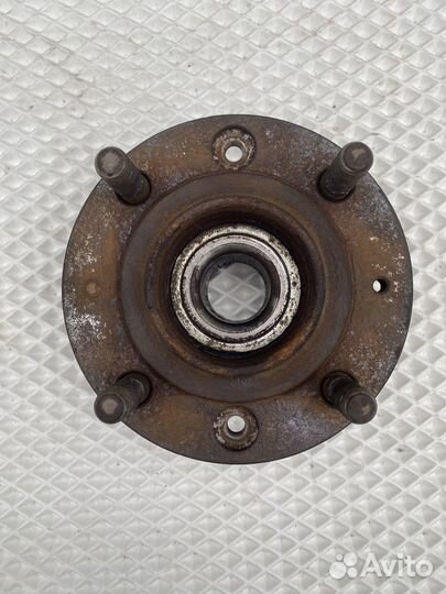 Ступицы задние на Mitsubishi carisma