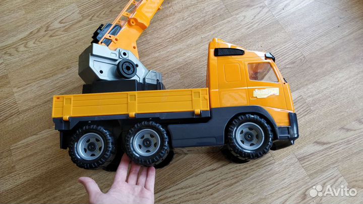 Машина с краном игрушка