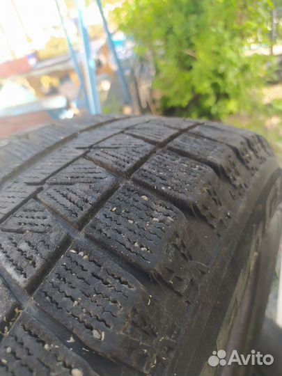 Bridgestone Blizzak Revo GZ 225/60 R17