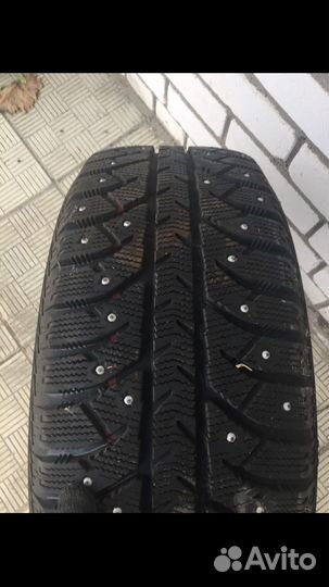 Bridgestone Ice Cruiser 7000 215/60 R16