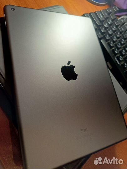 iPad 8th 10.2 2020 128gb Wi-Fi+клавиатура Logitech