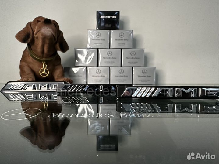 Шильдик AMG Mercedes Benz в решетку радиатора