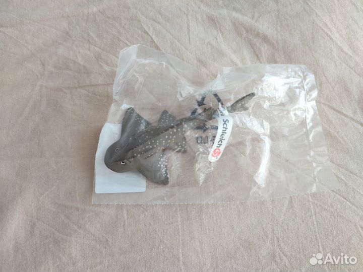 Новая фигурка рыба-гитара Schleich
