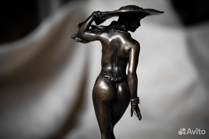 Статуэтка из бронзы - Природная Красота