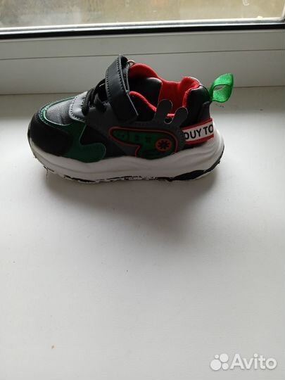 Кроссовки 25