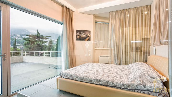 3-к. апартаменты, 138 м², 2/9 эт.