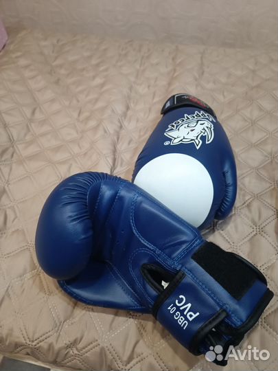 Боксерские перчатки 10 oz новые 2 пары