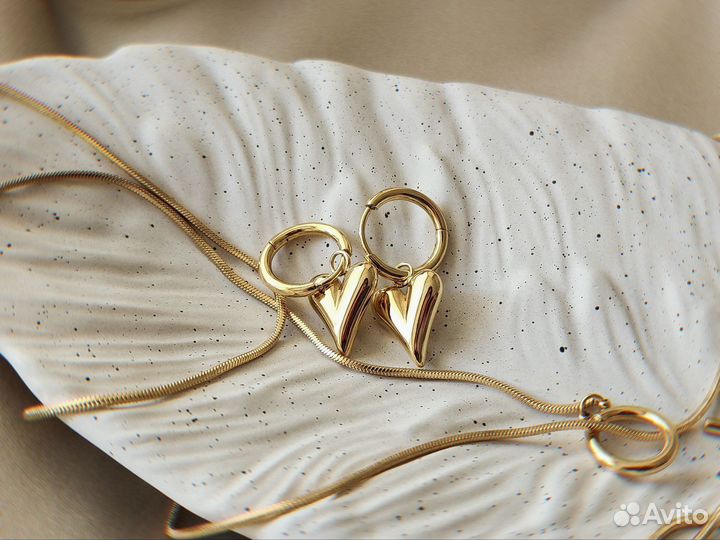 Золотые серьги кольца с сердцем