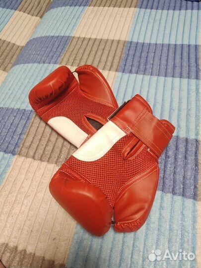 Боксерские перчатки 10 oz новые