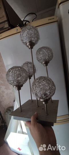 4 люстры, раковина, кран, барная стойка