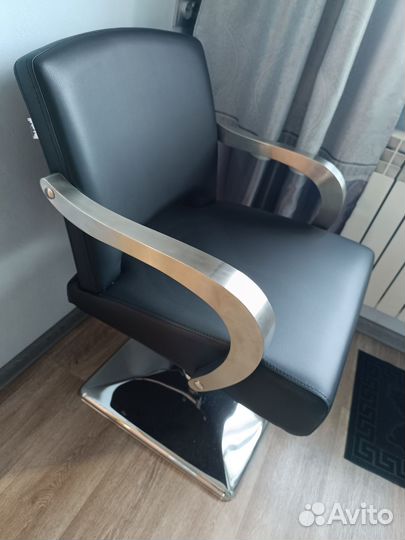 Парикмахерское кресло