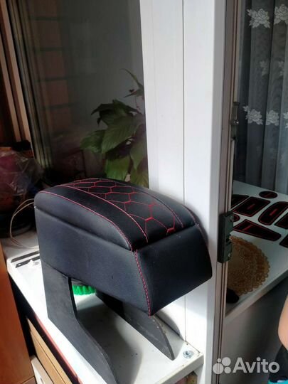 Подлокотник с ковриками