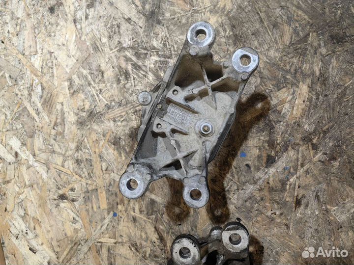 Подушка Кронштейн АКПП Ауди А4 Б8 8K0399115T