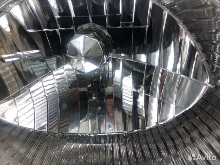 Фара ксеноновая правая Nissan Juke хэтчбек MR16DT