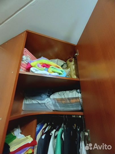 Продам шкаф для вещей угловой с зеркалом