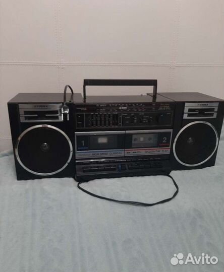 Старинный магнитафон Фишер