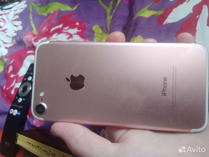Телефон iPhone 7