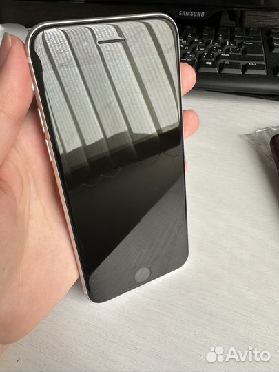 iPhone SE, 64 ГБ