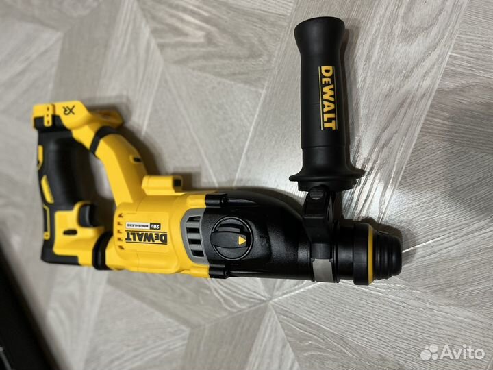 Перфоратор Dewalt DCH263