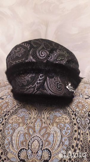 Берет/бандана, шапка зимняя.Меховые элементы,брошь