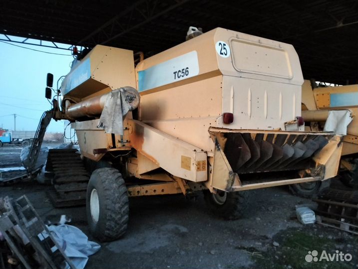 Комбайн New Holland TC 56, 2005