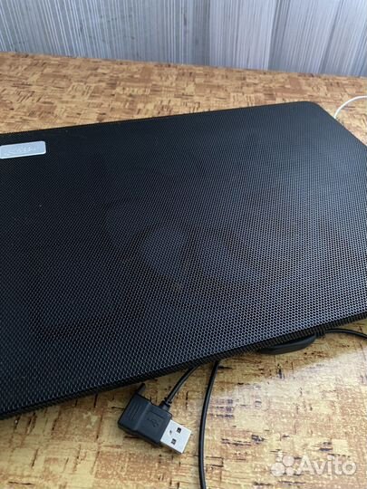 Подставка с охлаждением