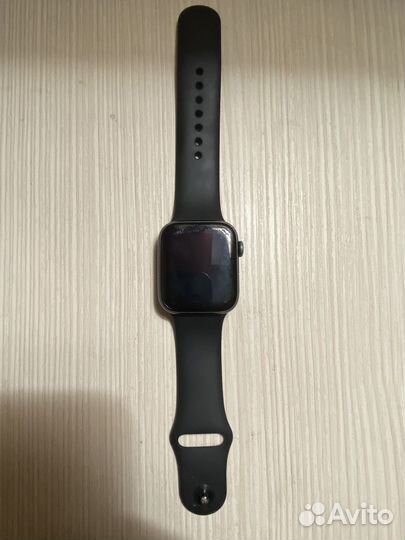 Часы apple watch se 2020 44 mm бу + ремешок