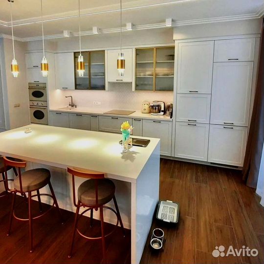 Прямая кухня в потолок. Кухонный гарнитур на заказ