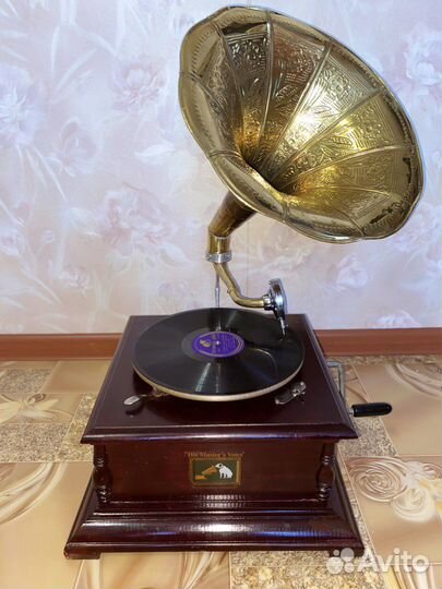 Граммофон деревянный 
