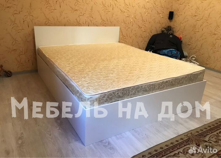 Кровать с матрасом