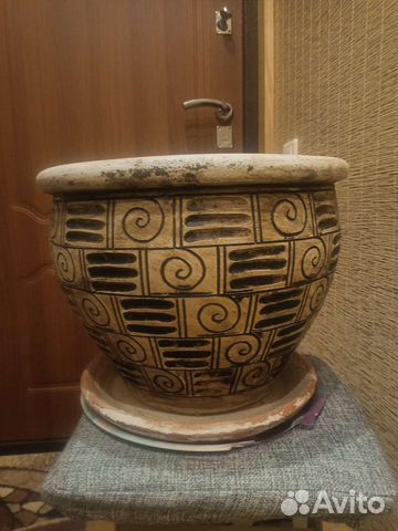 Глиняный горшок для цветов