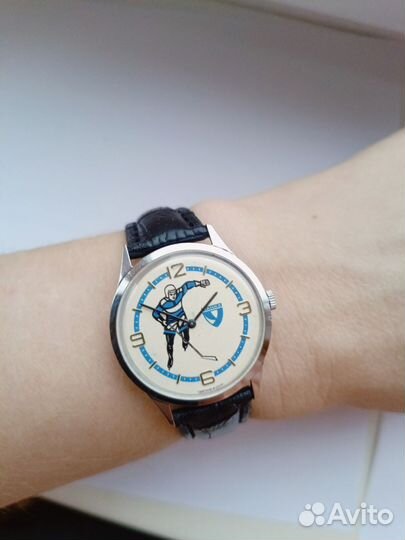 Часы СССР чайка хоккеист редкие