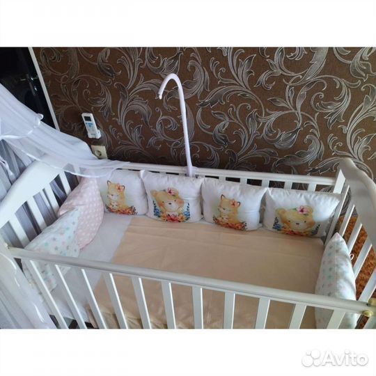 Детская кроватка с маятником и ящиком