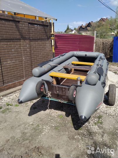 Лодка с мотором