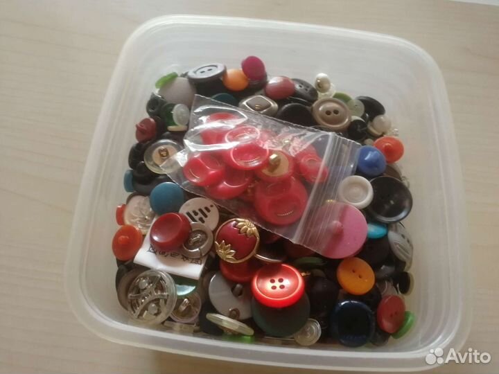 Пуговицы разные