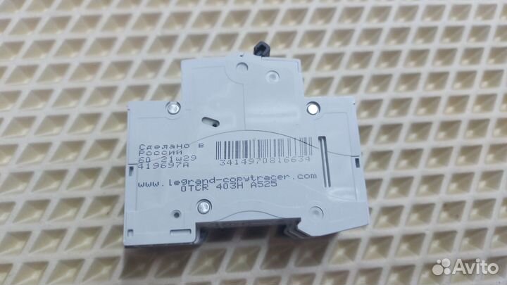 Ч) Автоматический выключатель Legrand C16