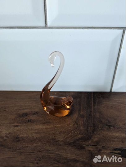 Стеклянные лебеди