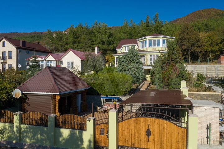 Дом 280 м² на участке 8 сот.