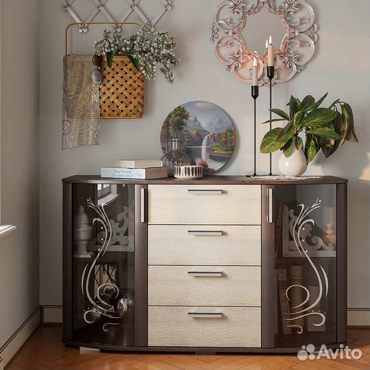 Комод со стеклянными дверцами